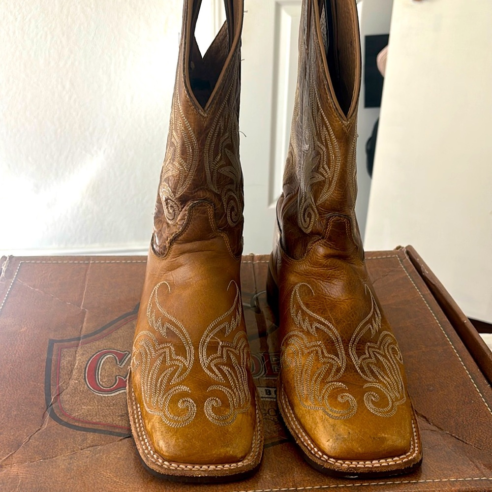 Cavenders brown leather boots
